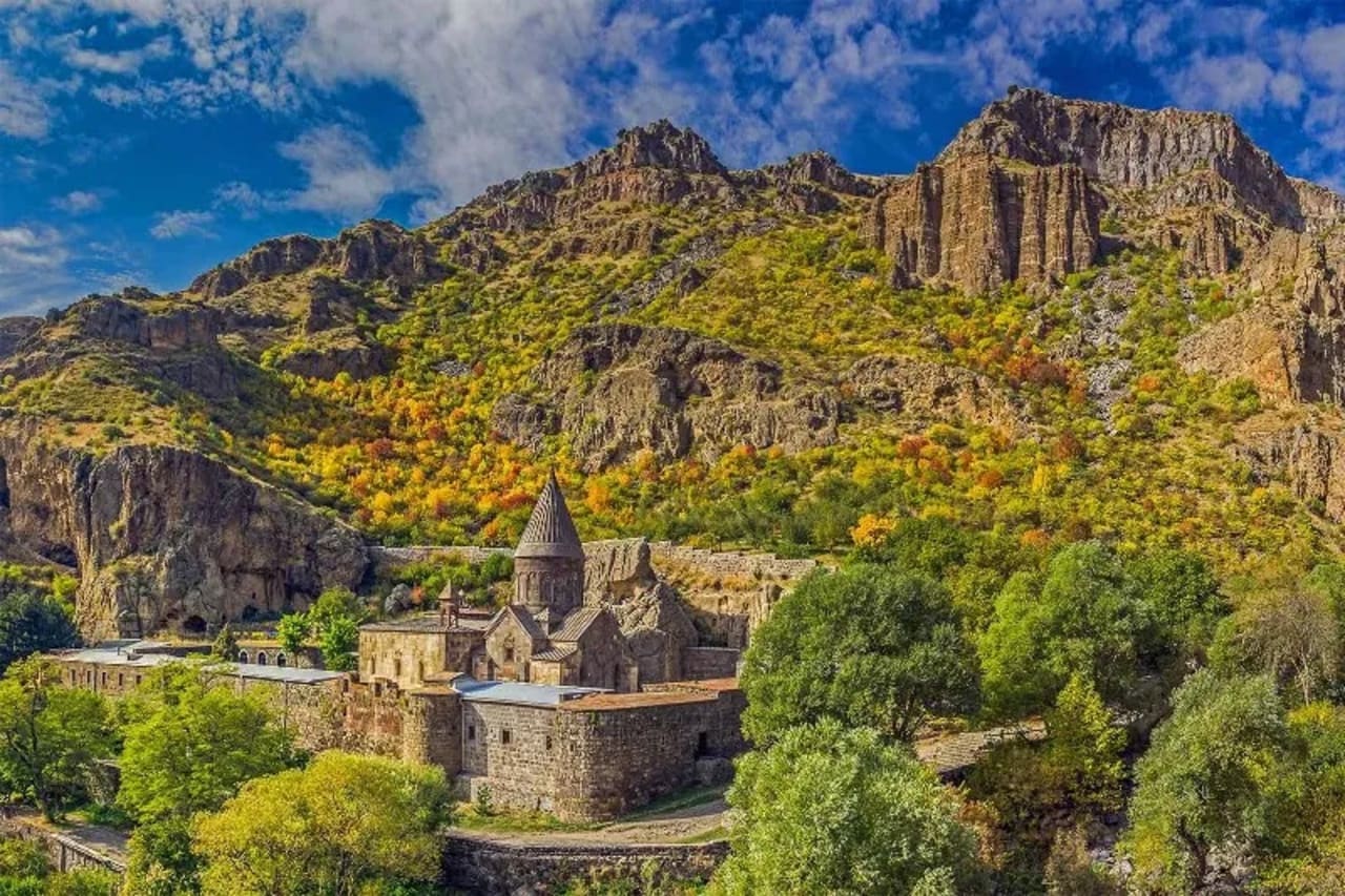 Khor Virap, Garni, Geghard, Symphony & Charents Arch + Lavash