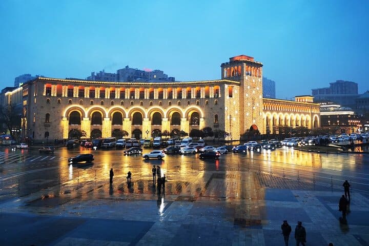 Yerevan: Guided Walking Tour with Vernissage Market Visit