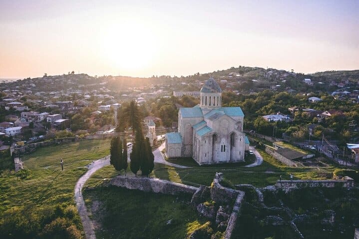 Bagrati, Gelati, and Motsameta Guided Tour from Kutaisi — ფოტო 5