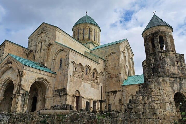 Bagrati, Gelati, and Motsameta Guided Tour from Kutaisi — ფოტო 3