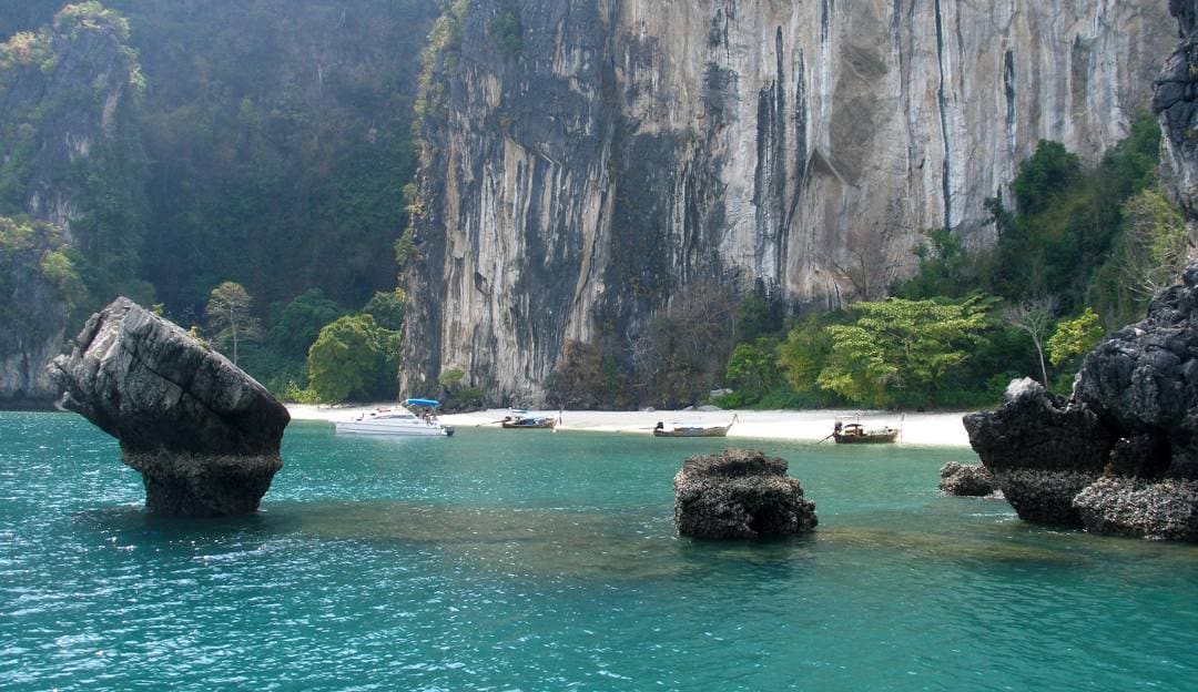 James Bond Island and Phang Nga Bay Tour By Big Boat From Phuket — photograph 4