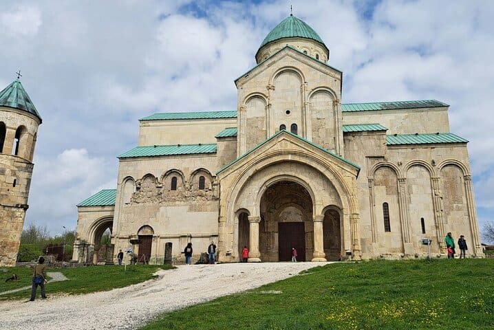 Bagrati, Gelati, and Motsameta Guided Tour from Kutaisi — ფოტო 4