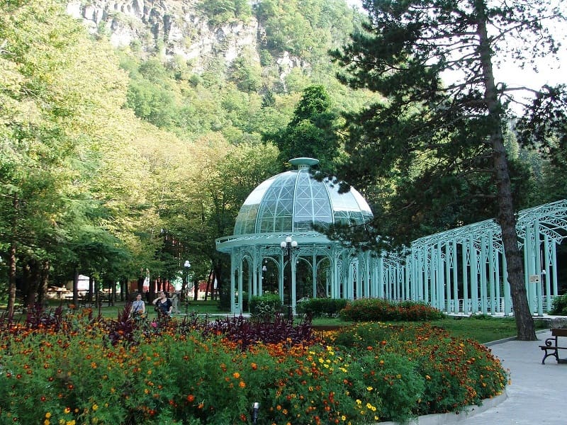 Group Tour from Tbilisi: Borjomi and Bakuriani Adventure — photograph 2