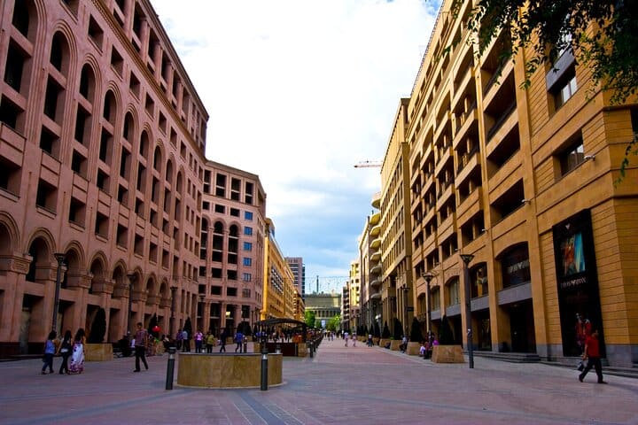 Yerevan: Guided Walking Tour with Vernissage Market Visit