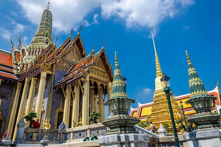 Royal Grand Palace Emerald Buddha and Reclining Buddha Group Tour — photograph 4