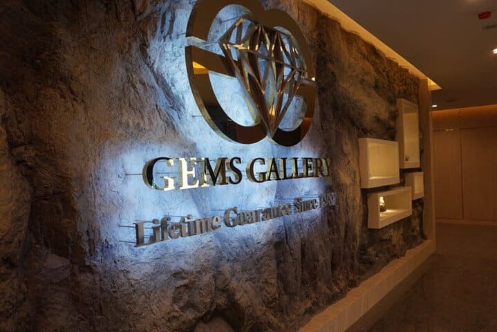 Bangkok City and Temple Tours with Gems Gallery — photograph 2
