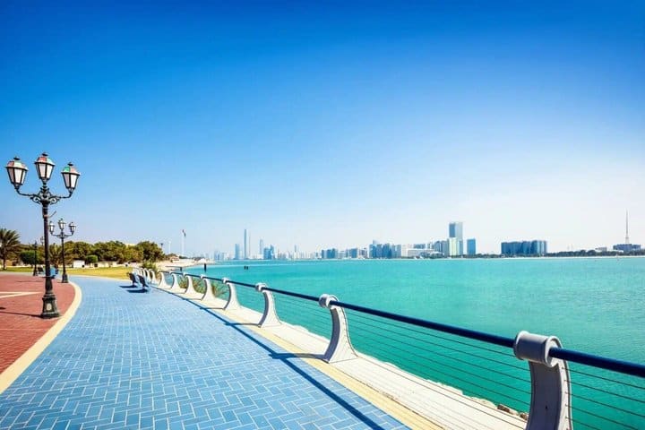 Dubai Premium Abu Dhabi Full Day Sightseeing Tour — photograph 3