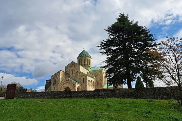 Bagrati, Gelati, and Motsameta Guided Tour from Kutaisi — ფოტო 2