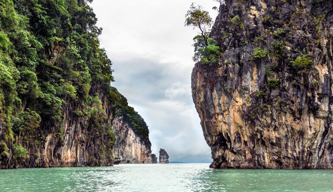 James Bond Island and Phang Nga Bay Tour By Big Boat From Phuket — photograph 3