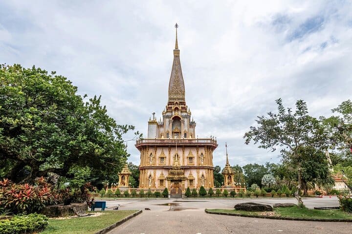Phuket Tour with Wat Chalong, Karon View Point, Old Town — photograph 4