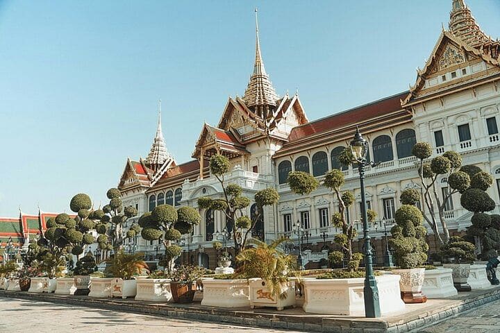 Royal Grand Palace Emerald Buddha and Reclining Buddha Group Tour — photograph 2