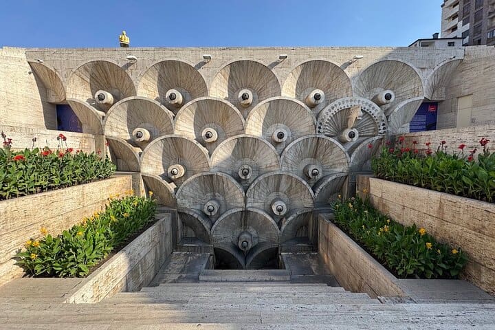 Yerevan: Guided Walking Tour with Vernissage Market Visit — photograph 2