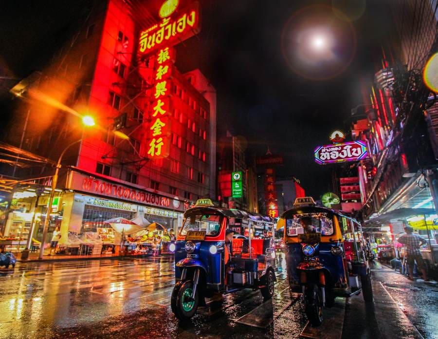Bangkok After Dark Tuk-Tuk Temples, Markets & Street Food Evening Tour — photograph 2