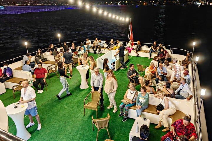 Istanbul: Bosphorus Dinner Cruise & Show with Private Table — photograph 3