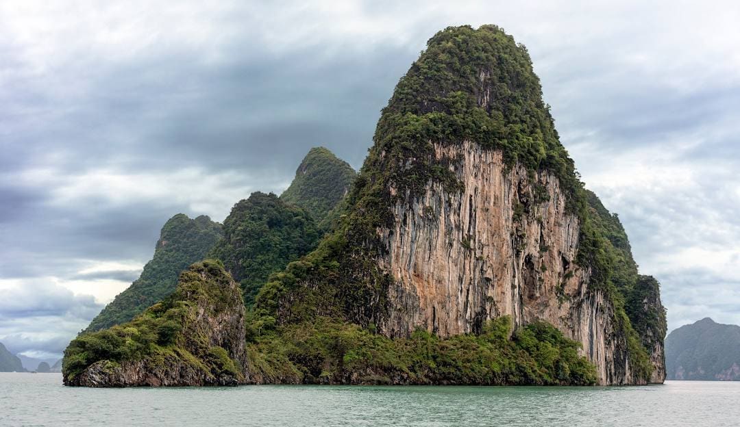 James Bond Island and Phang Nga Bay Tour By Big Boat From Phuket — photograph 2