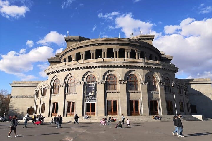 Yerevan: Guided Walking Tour with Vernissage Market Visit