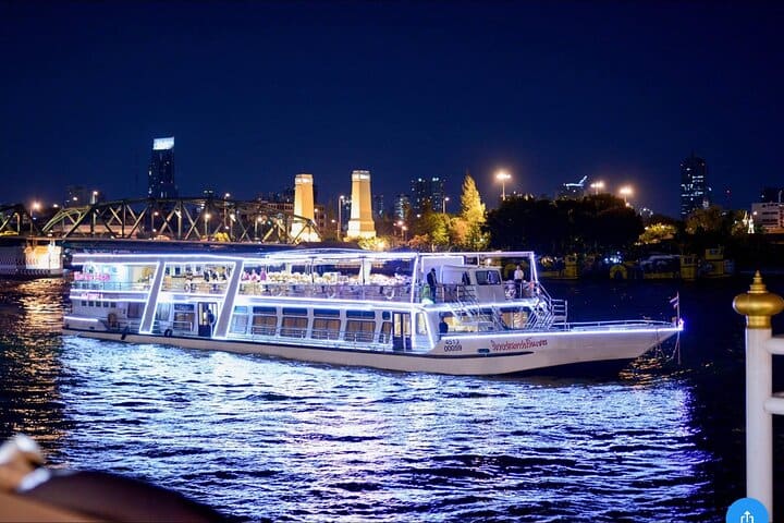 River Star Dinner Cruise on the Chao Phraya River in Bangkok — photograph 3