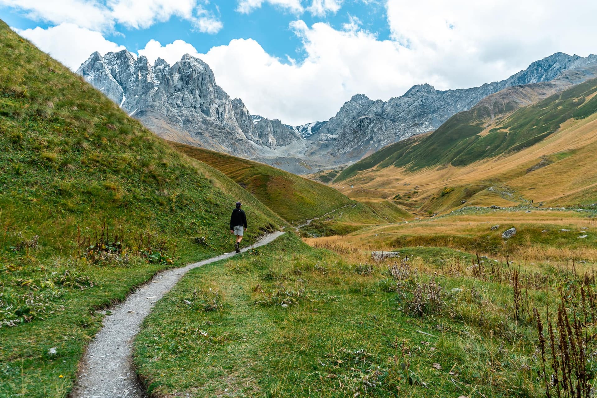 Juta Valley Day Trip with 4WD Transport from Kazbegi