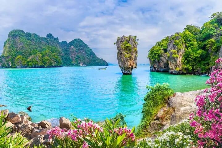 James Bond Island, Canoeing, Floating Village and Lunch from Phuket