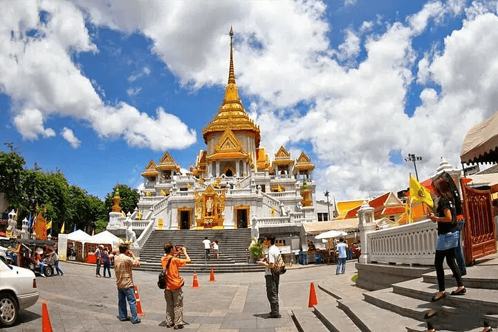 Bangkok's Famous Three Temple Wat Arun, Wat Pho, and Wat Traimit Private City and Cultural Tour