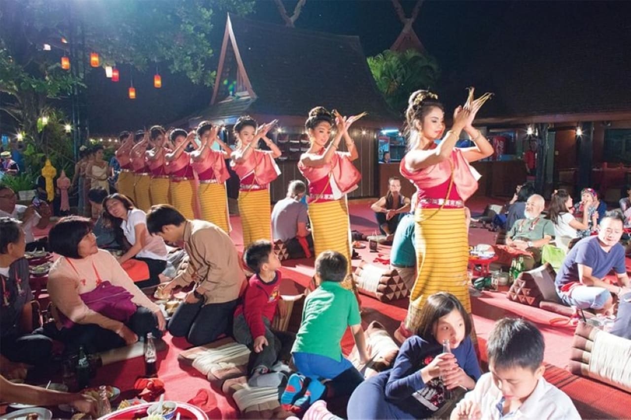 Chiang Mai Khantoke Dinner and Cultural Show Experience