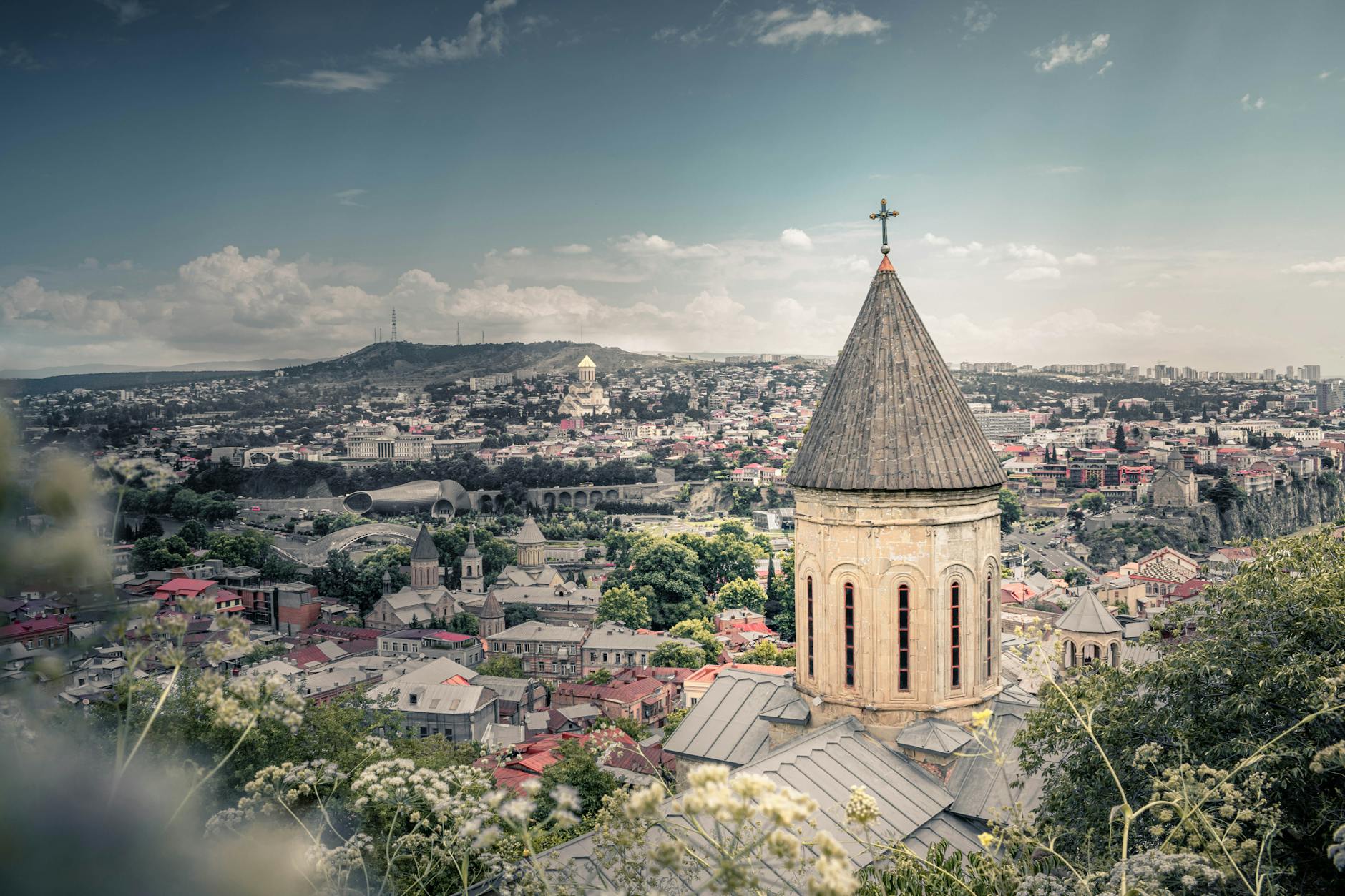 🇬🇪 Discover Georgia: Where Mountains Whisper and History Speaks